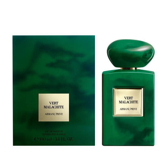 Vert Malachite Eau De Parfum “La Collection de Terres Précieuses” gathers the artistic fragrance creations of Giorgio Armani, crafted as a tribute to the countries and cultures that have inspired him. Vert Malachite celebrates the power and passion associ
