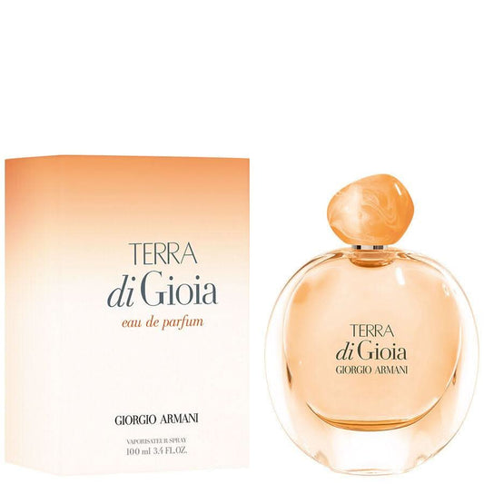Terra Di Gioia Eau De Parfum Imagine the sensation of walking barefoot on sun-scorched sand—this is the feeling that Armani Terra Di Gioia captures. With just one breath, this fragrance transports you to the Mediterranean shores, where waves crash against